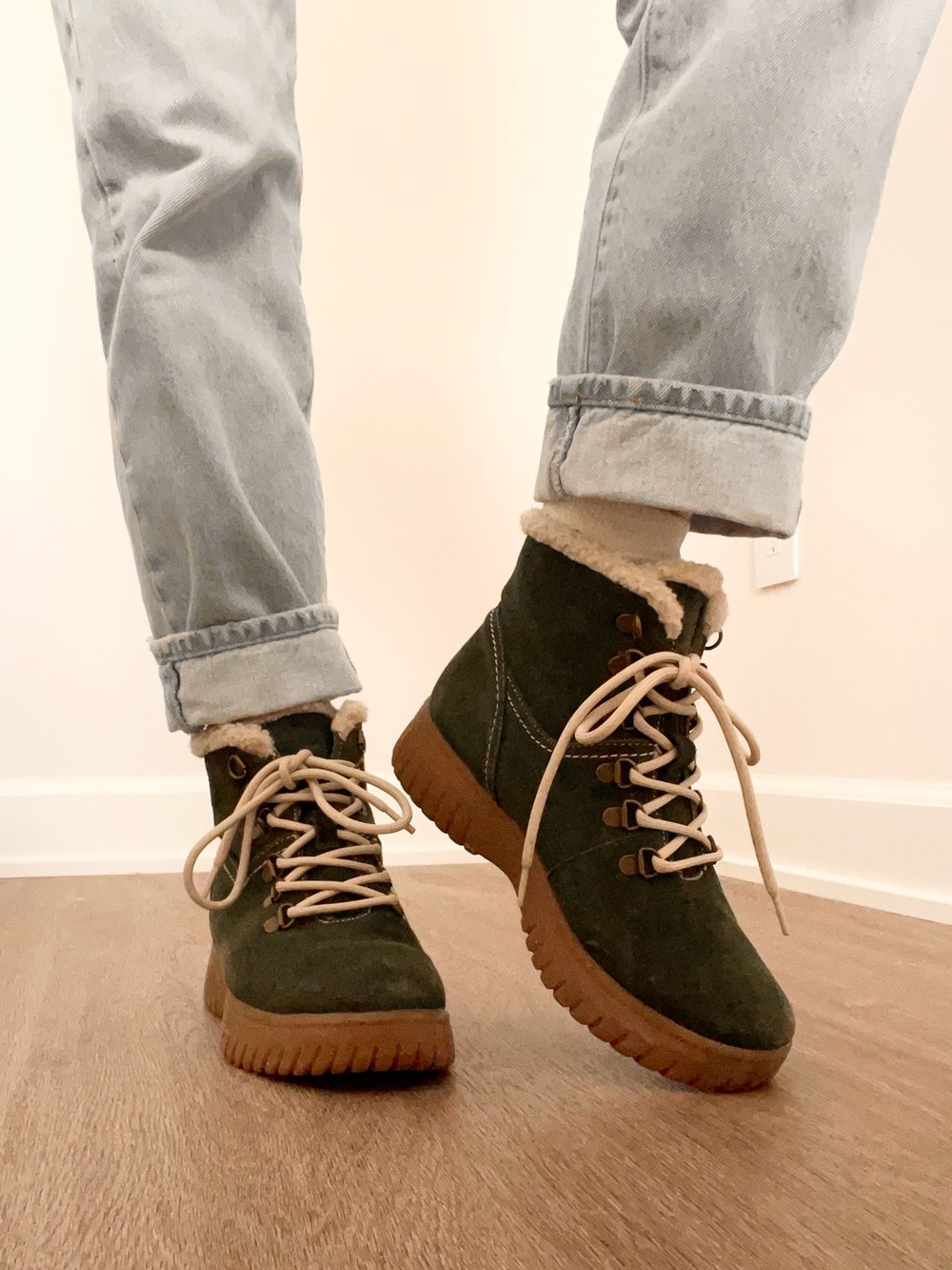 White Mountain Dark Green Leather Faux Fur Lace-Up Boots with Tan Sole